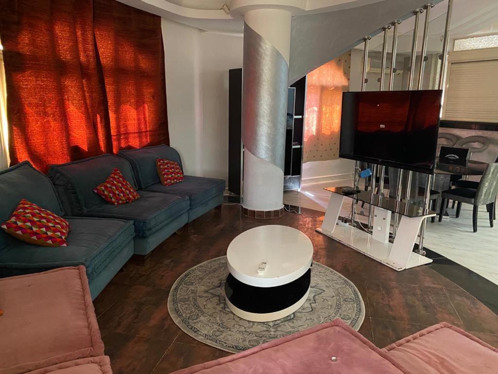 Luxury In Front Of The Auc *