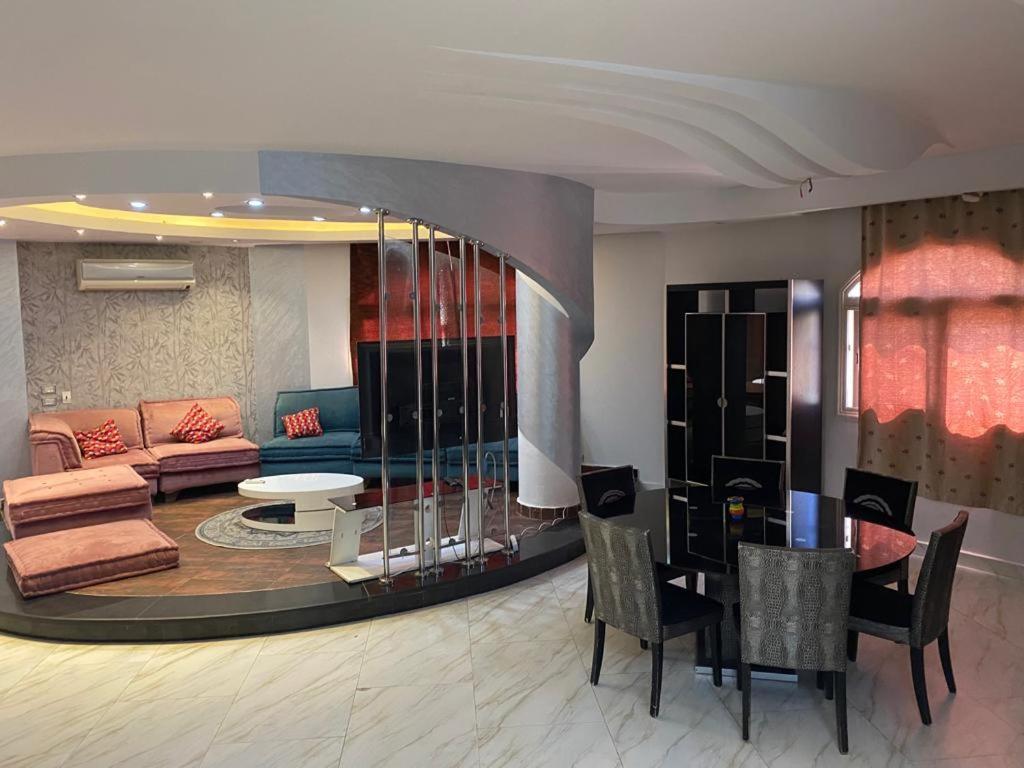 Luxury In Front Of The Auc Apartment *
