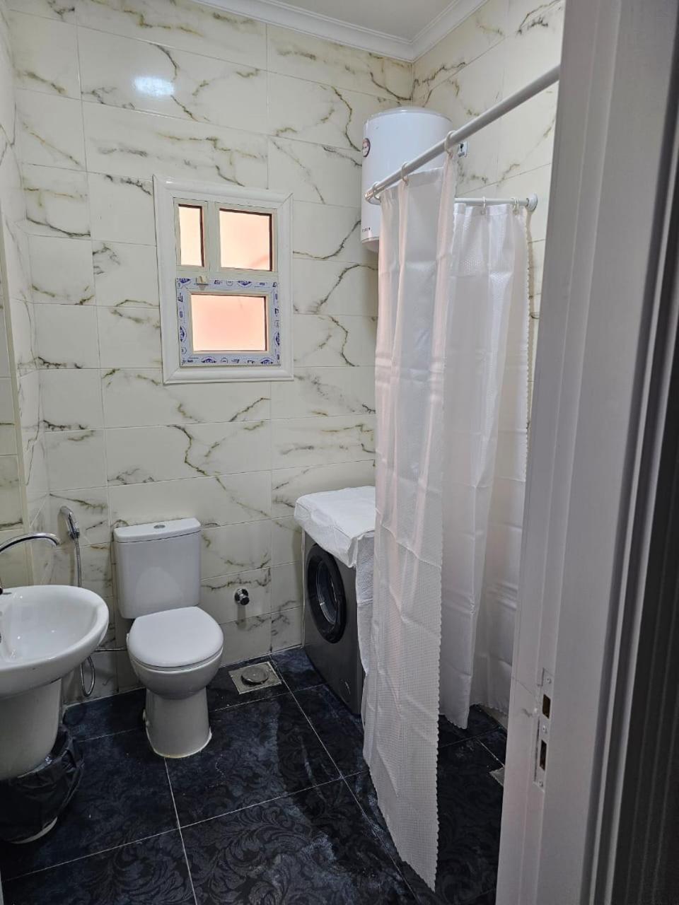 Apartment Comfortable In Front Of The Auc And The Spot Mall Cairo