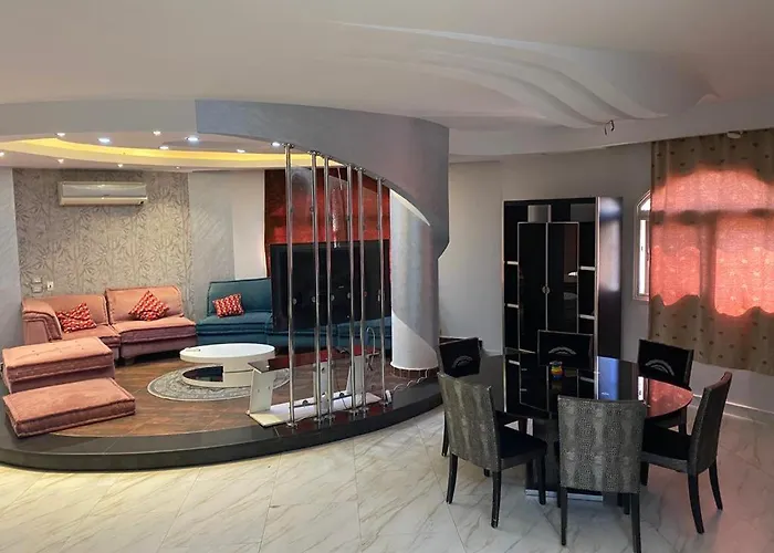 Comfortable Apartment In Front Of The Auc And The Spot Mall