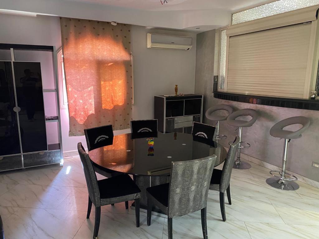 Comfortable Apartment In Front Of The Auc And The Spot Mall Appartement Le Caire