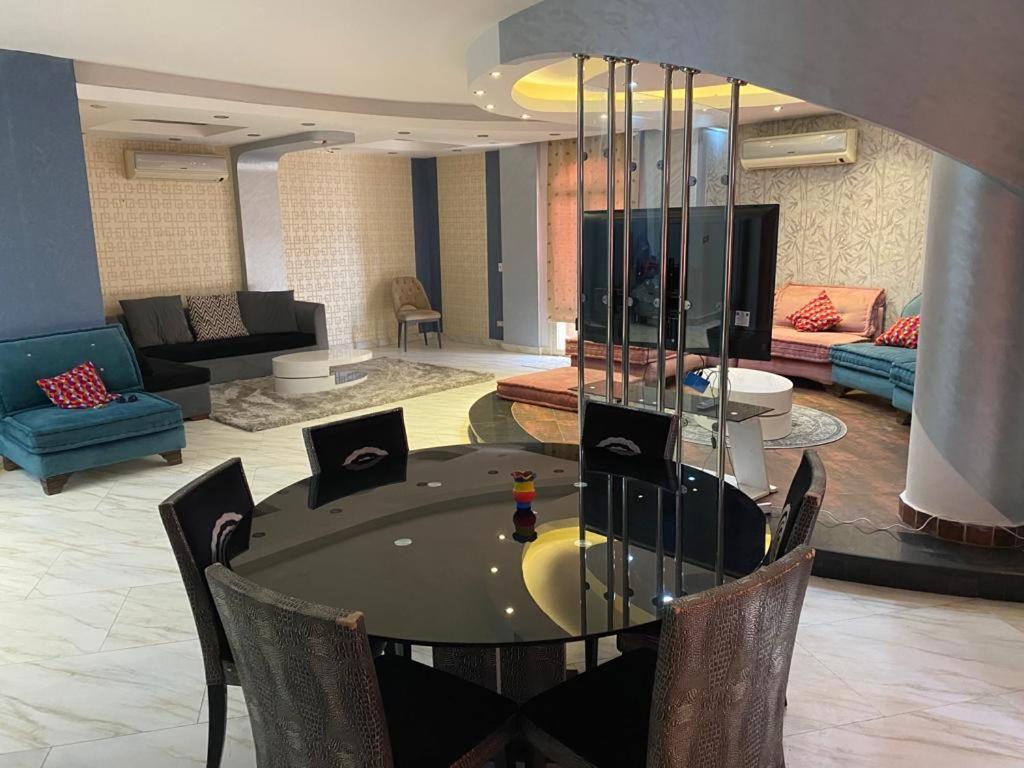 Comfortable Apartment In Front Of The Auc And The Spot Mall