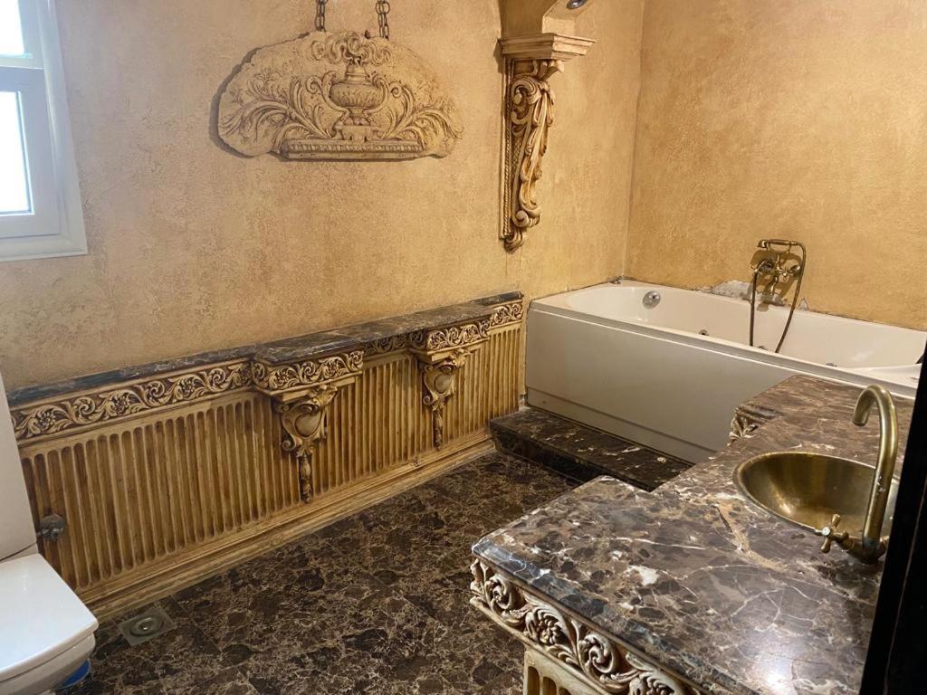 Comfortable Apartment In Front Of The Auc And The Spot Mall